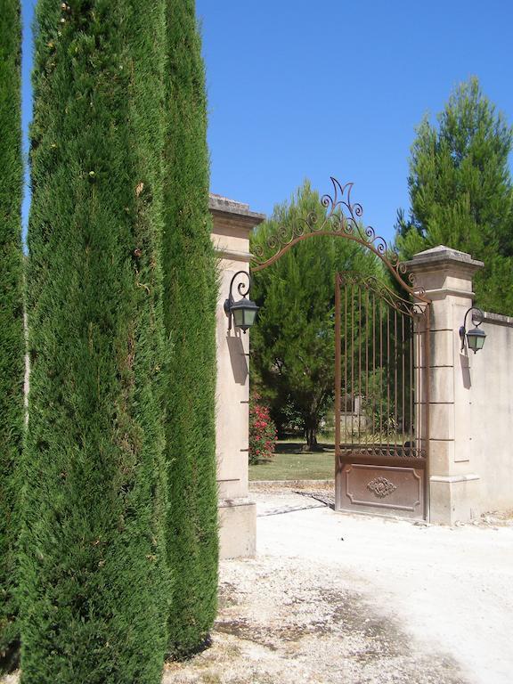 Hotel L'Oustau De Mistral Eyragues Exterior foto